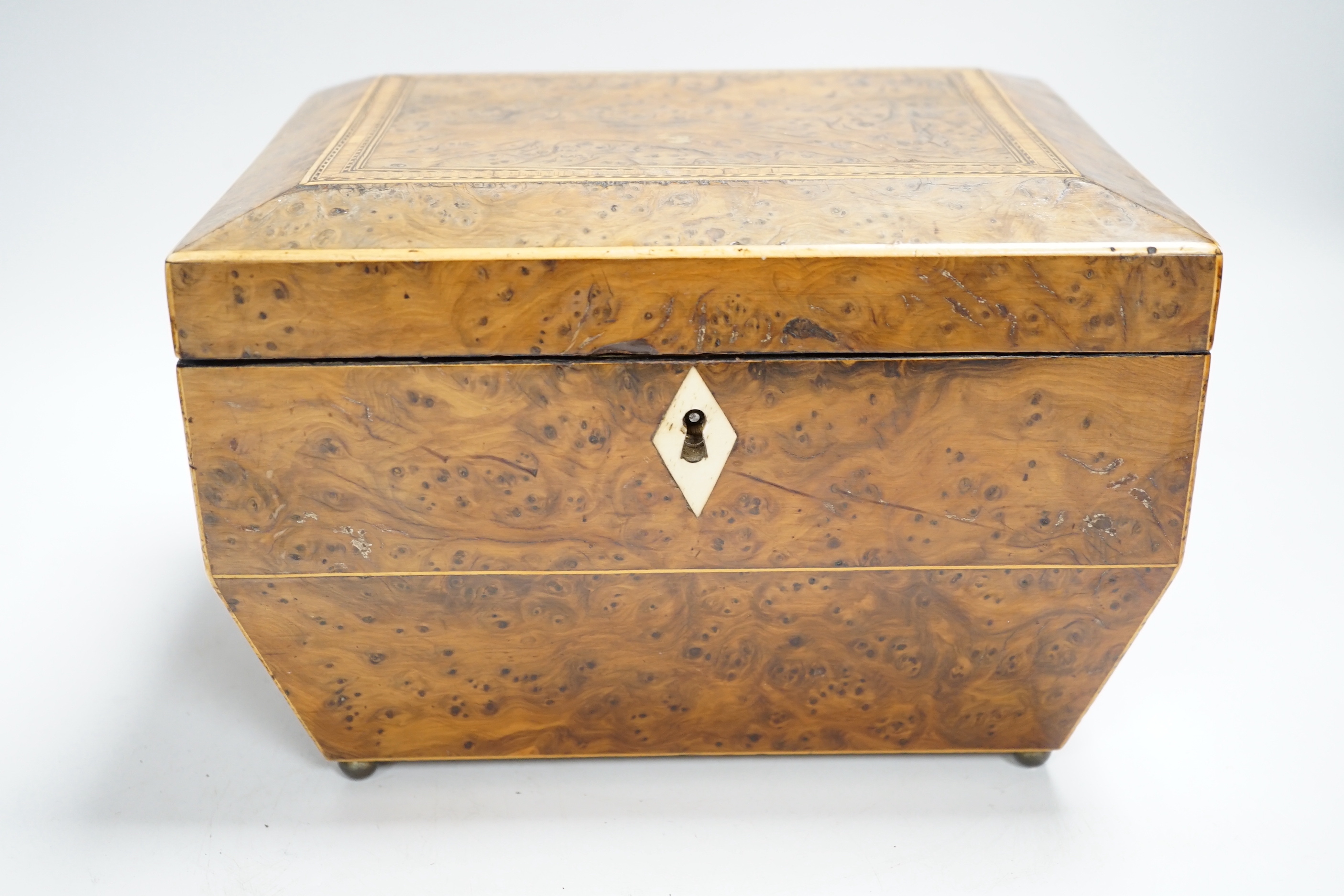 A Regency period burr yew casket with bone lozenge escutcheon, 23 x 18 x 16cm